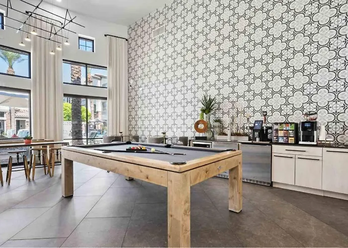 Boulevard Luxe 1br By Stadium Pool Parking Gym 03 Apartment Glendale