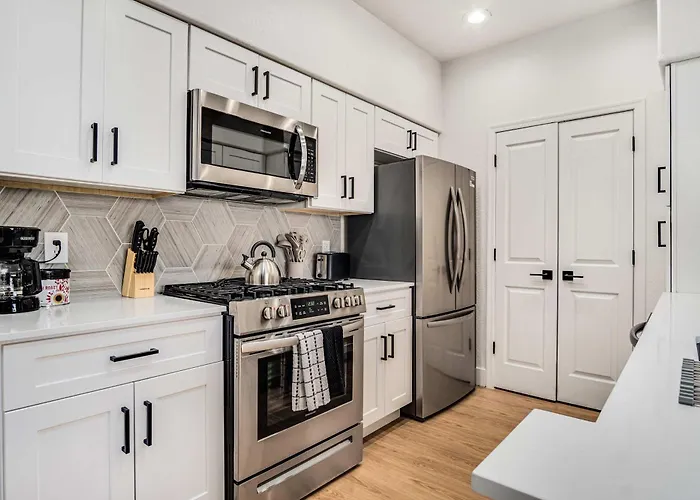 Boulevard Luxe 1br By Stadium Pool Parking Gym 03 Apartment