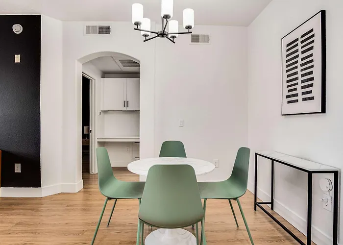 Boulevard Luxe 1br By Stadium Pool Parking Gym 03 Glendale