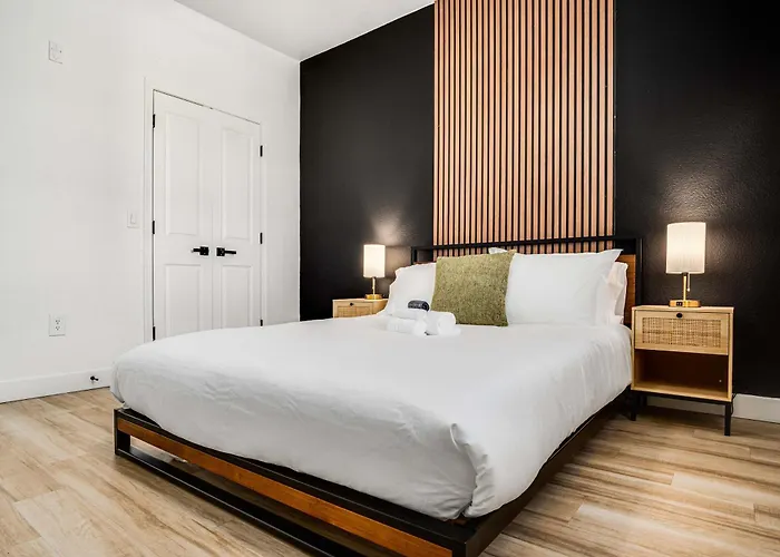 Boulevard Luxe 1br By Stadium Pool Parking Gym 03