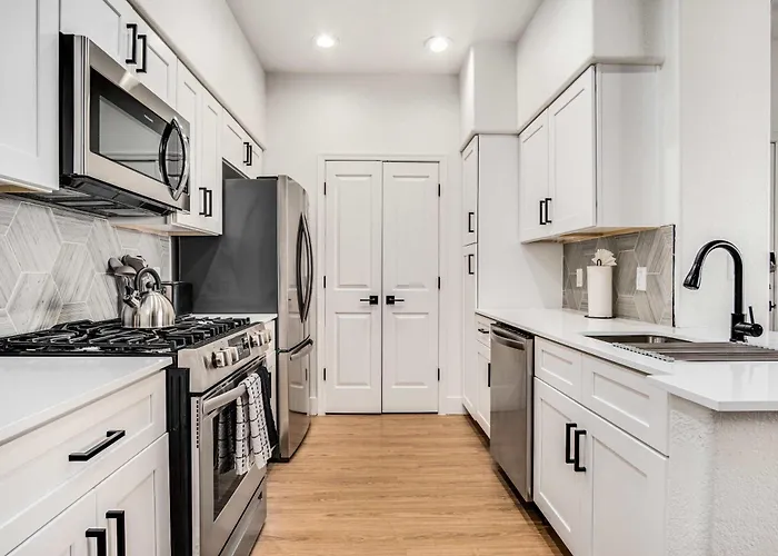 Apartment Boulevard Luxe 1br By Stadium Pool Parking Gym 03 *